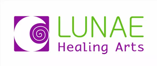 Logotipo de 'Lunae Healing Arts', creado por Clau Vidal Studio